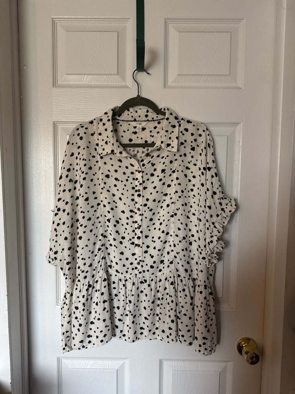 Terra & Sky Plus Size White Black Polka Dot Button Front Peplum Blouse  size 1X